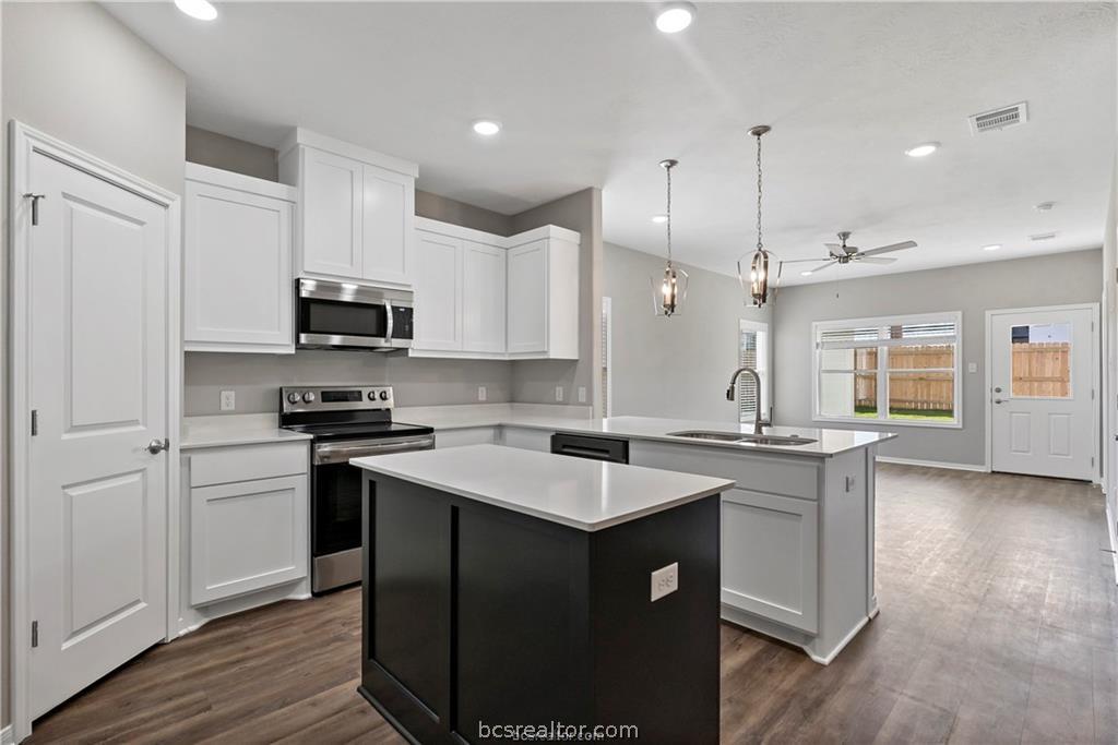 2517 Shady Rte Lane Bryan, TX 77803 - Photo 3 of 25