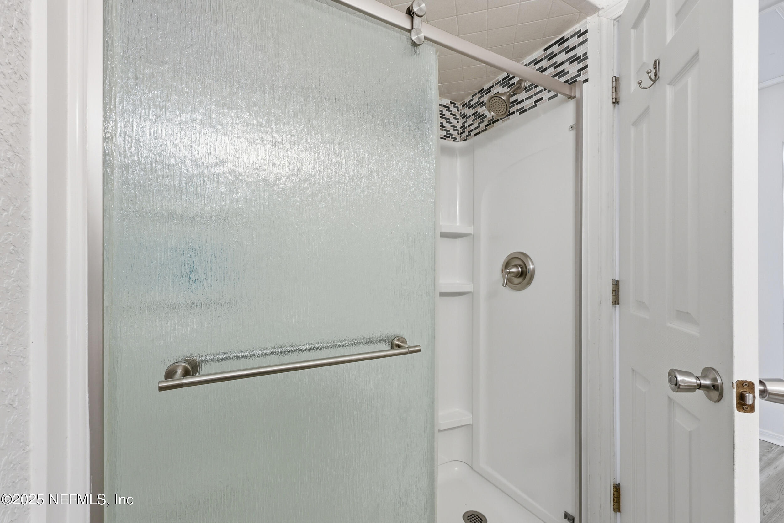 47 Clipper Court St. Augustine, FL 32080 - Photo 28 of 50 a bathroom with a shower