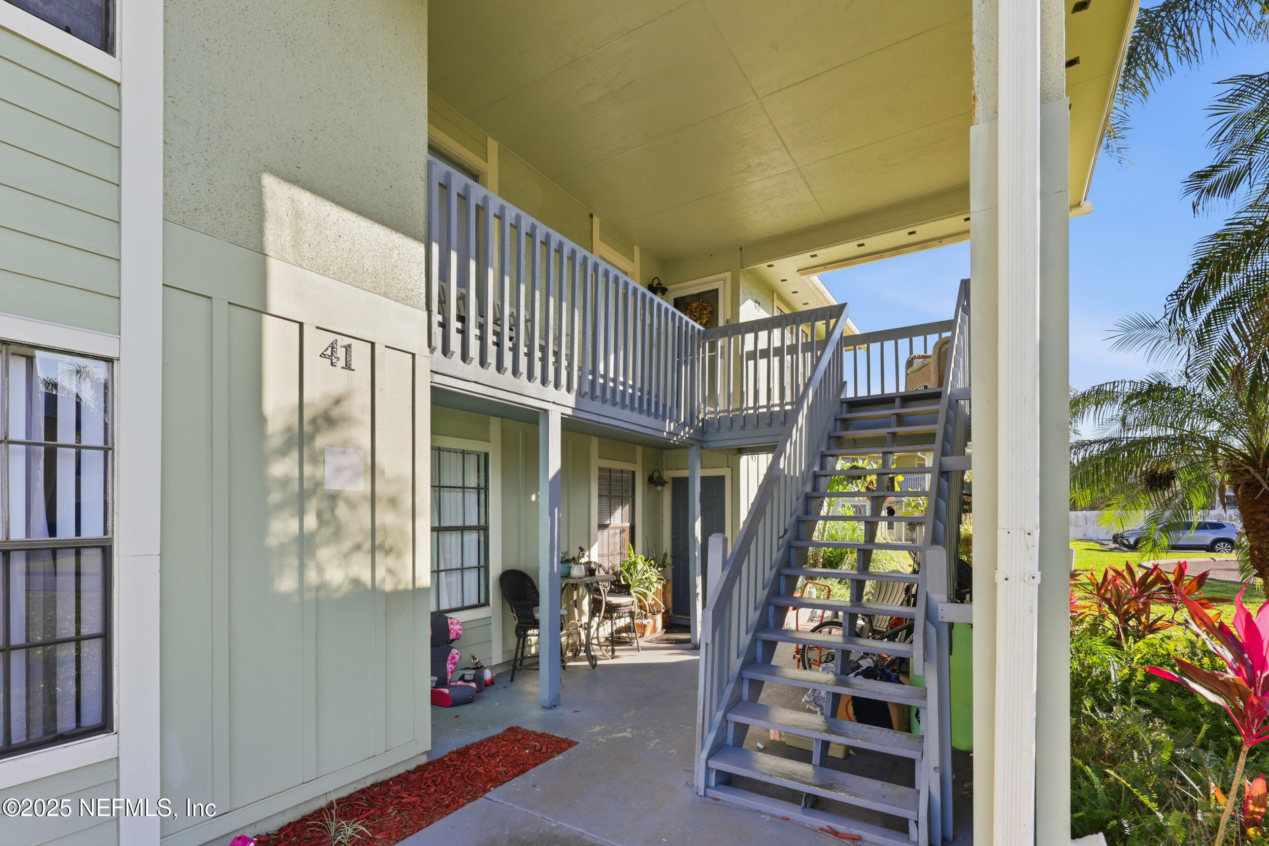 47 Clipper Court St. Augustine, FL 32080 - Photo 3 of 50 a view of entryway and hall with wooden floor