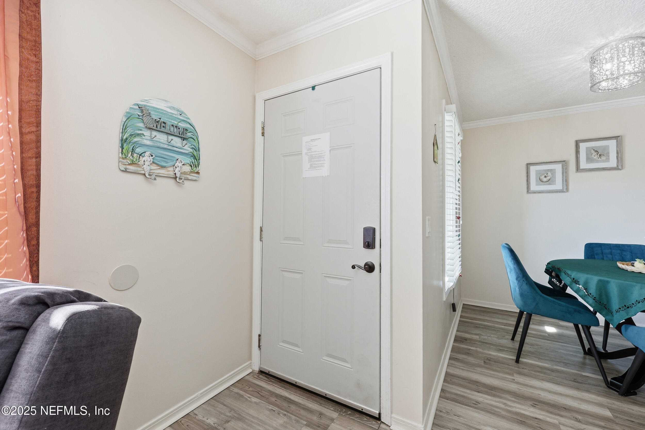 47 Clipper Court St. Augustine, FL 32080 - Photo 6 of 50 a view of a livingroom with furniture and wooden floor