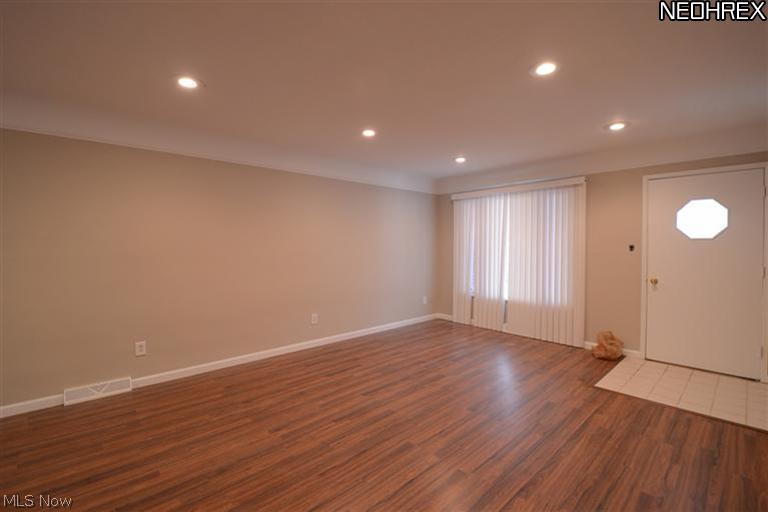 5539 Roy Road Cleveland, OH 44143 - Photo 3 of 18 Living Room