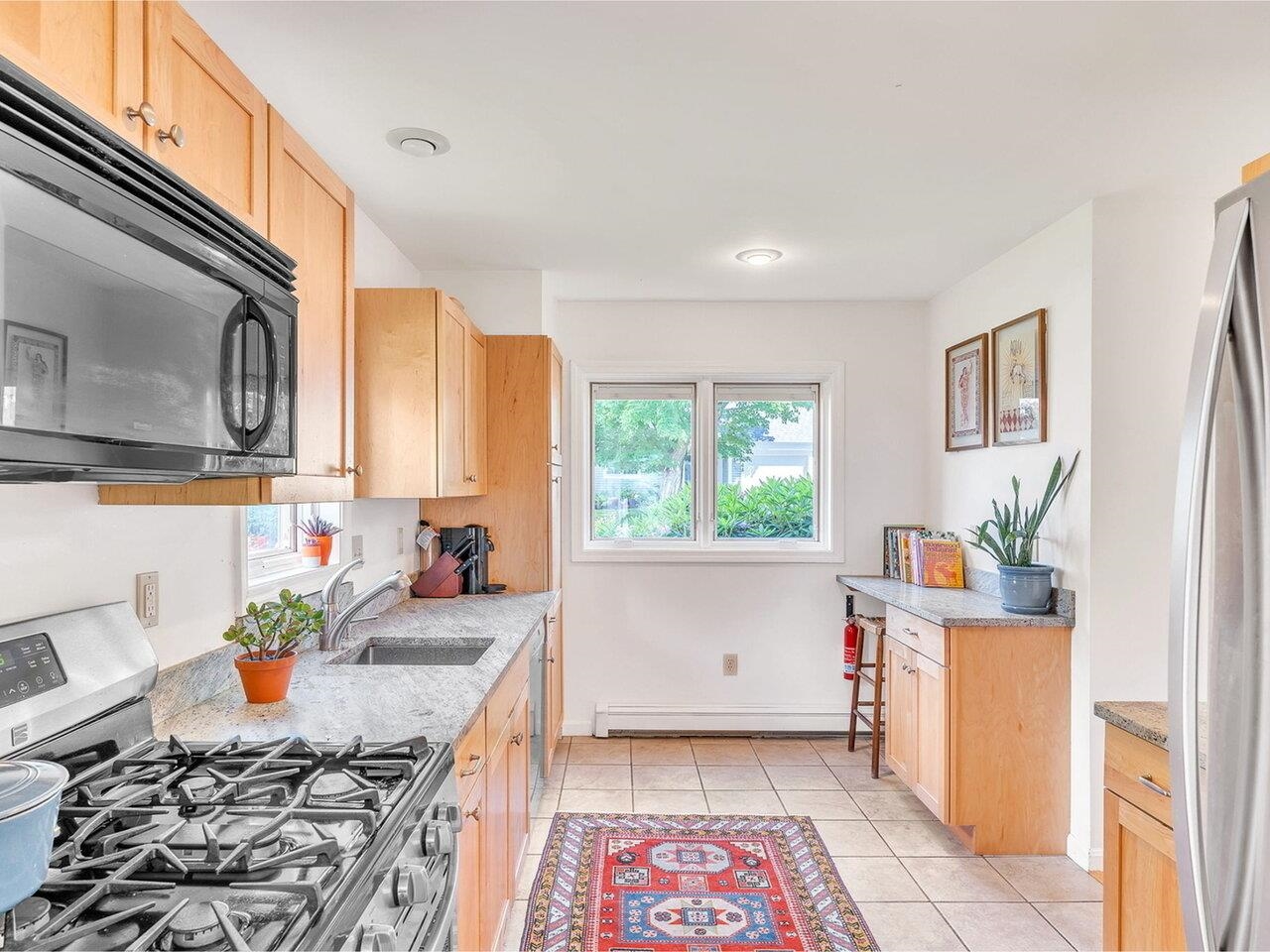 43 Cumberland Road, Unit 4 Burlington, VT 05408 - Photo 3 of 19