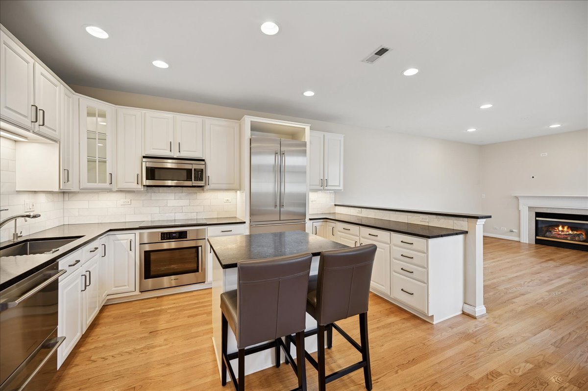 2464 Violet Street Glenview, IL 60026 - Photo 6 of 27