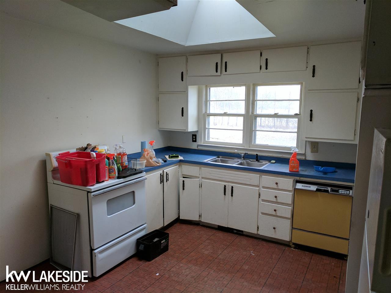 23870 Chapman Road Macomb, MI 48042 - Photo 3 of 13 Kitchen