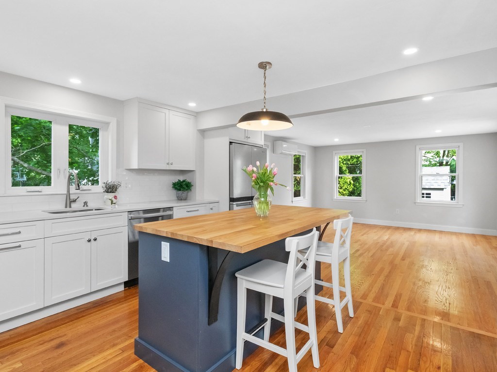 22 Grove Road Waltham, MA 02451 - Photo 6 of 41