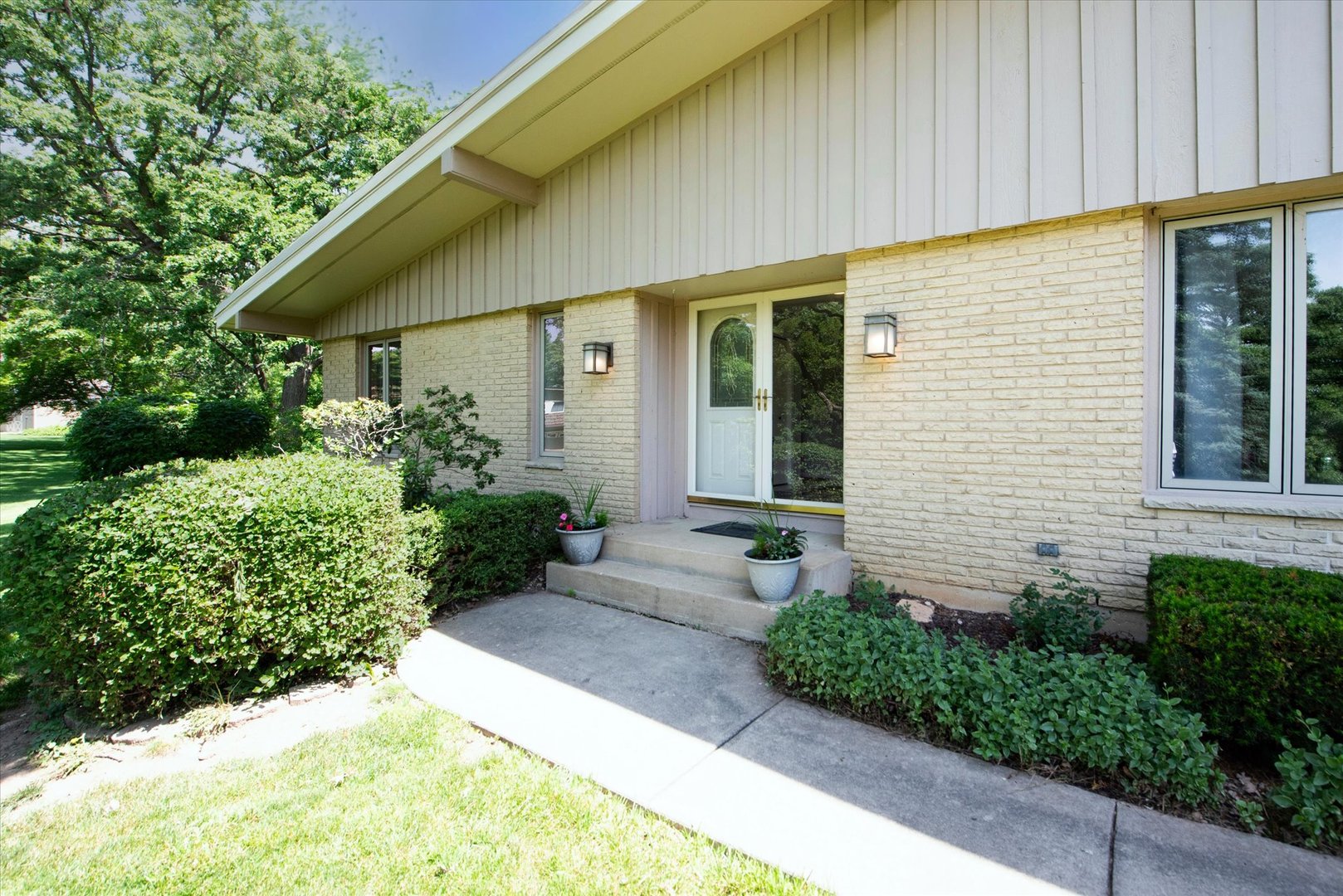 1196 Nottingham Lane Elgin, IL 60120 - Photo 7 of 45 a front view of a house with a yard
