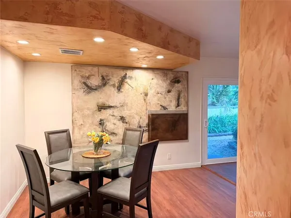 $6,900 | 2500 Benedict Canyon Drive, Beverly Hills, CA 90210