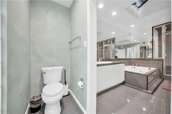 $6,900 | 2500 Benedict Canyon Drive, Beverly Hills, CA 90210