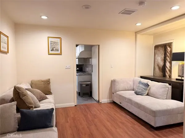 $6,900 | 2500 Benedict Canyon Drive, Beverly Hills, CA 90210