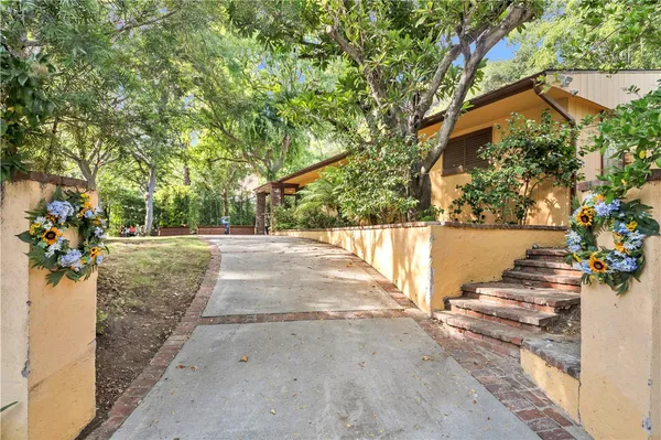 $6,900 | 2500 Benedict Canyon Drive, Beverly Hills, CA 90210