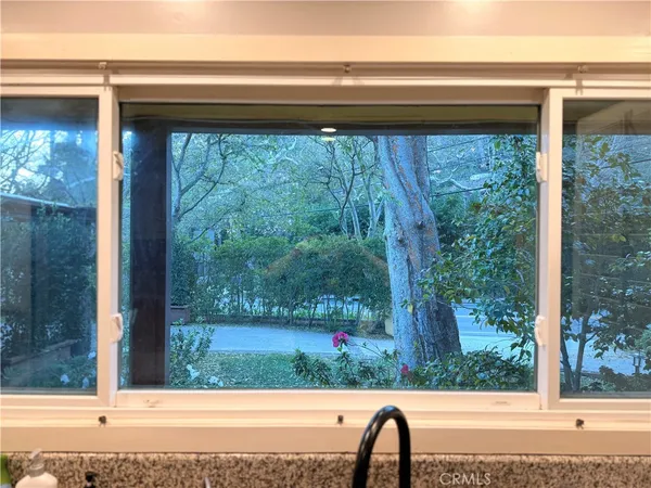 $6,900 | 2500 Benedict Canyon Drive, Beverly Hills, CA 90210