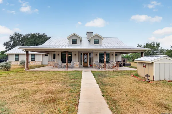 $949,500 | 4682 County Road 416, Uvalde, TX 78801