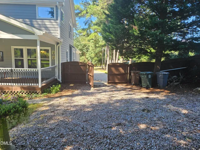 a view of a house with backyard and a tree