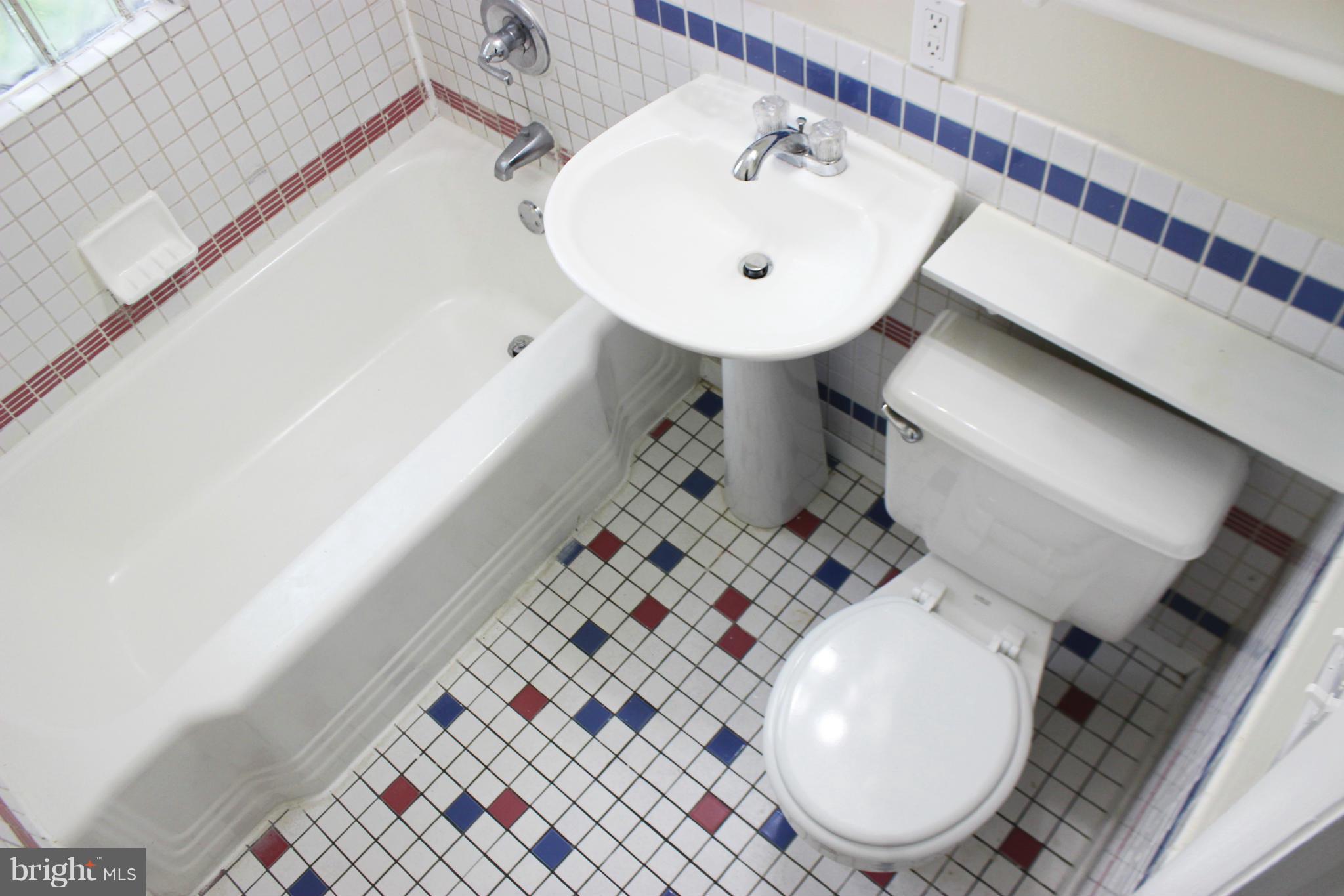 12116 Selfridge Road Silver Spring, MD 20906 - Photo 4 of 30 Bath