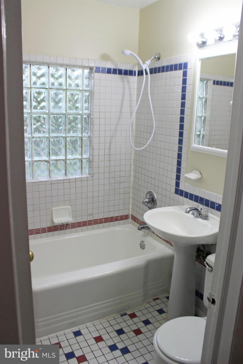 12116 Selfridge Road Silver Spring, MD 20906 - Photo 5 of 30 Bath