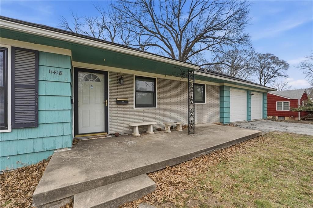 11418 Orchard Road Kansas City, MO 64134 - Photo 3 of 37