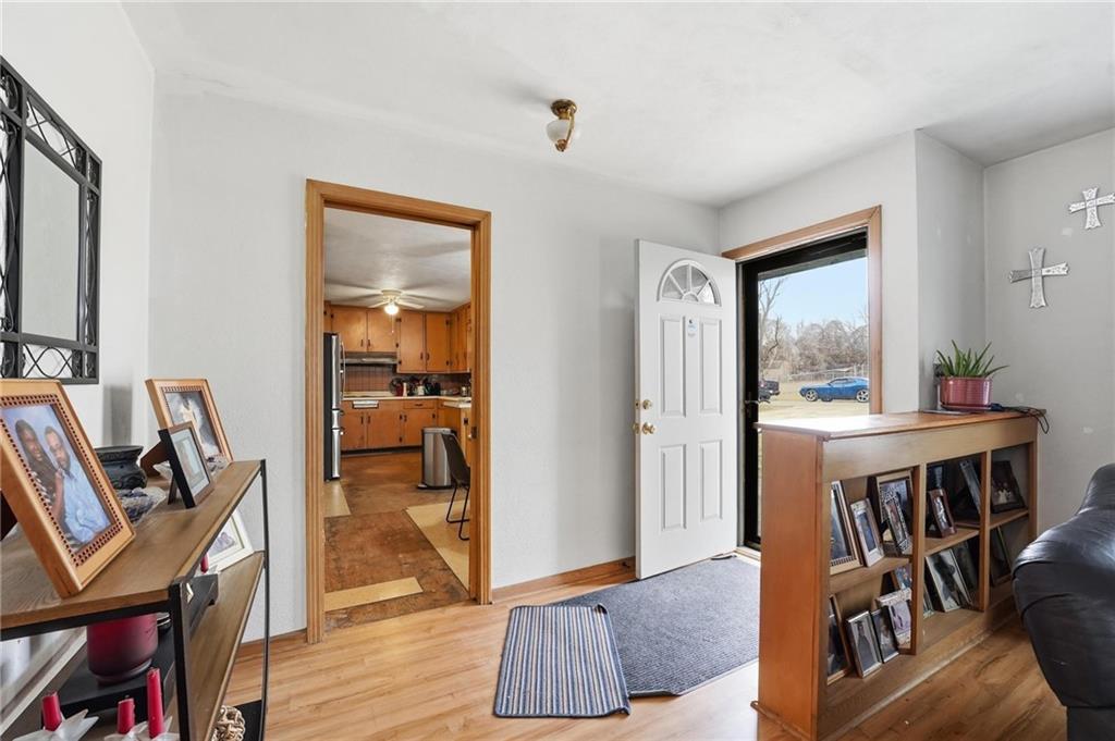 11418 Orchard Road Kansas City, MO 64134 - Photo 4 of 37