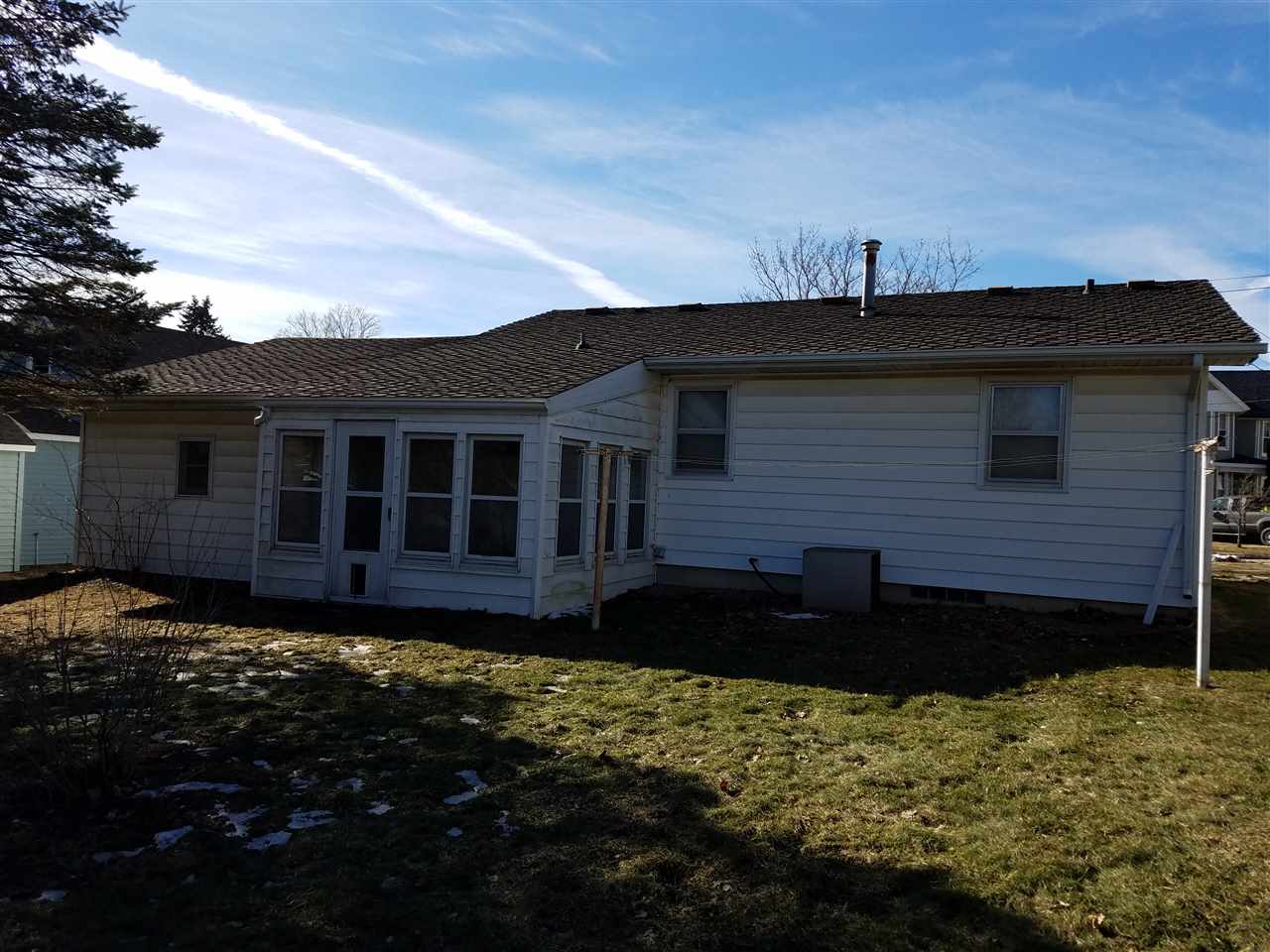 106 Locust Street Strawberry Point, IA 52076 - Photo 2 of 16 Gallery Image 2