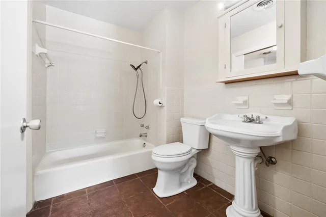 a view of utility room