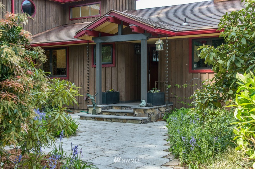 10530 Southwest Cowan Road Vashon, WA 98070 - Photo 2 of 25 Gallery Image 2