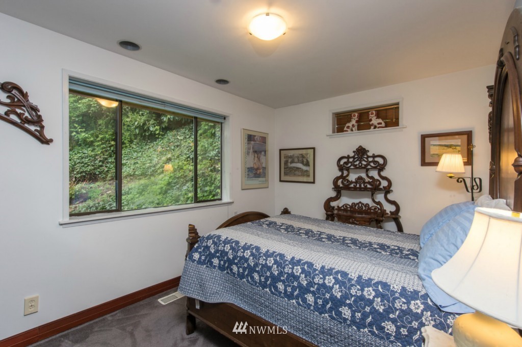 10530 Southwest Cowan Road Vashon, WA 98070 - Photo 12 of 25 Gallery Image 12
