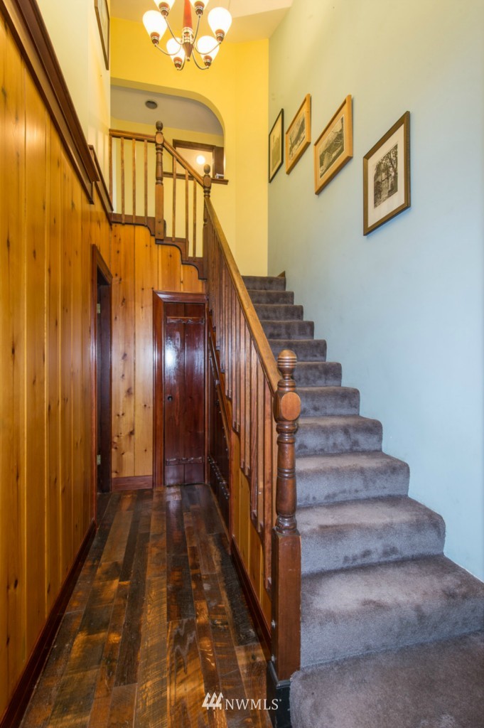 10530 Southwest Cowan Road Vashon, WA 98070 - Photo 13 of 25 Gallery Image 13