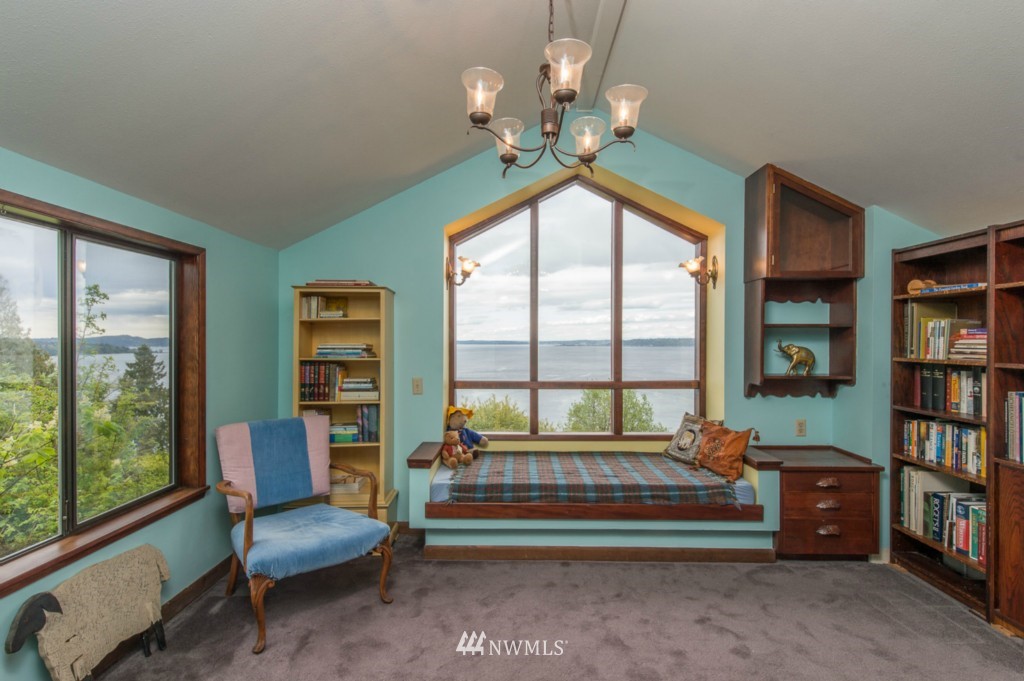 10530 Southwest Cowan Road Vashon, WA 98070 - Photo 15 of 25 Gallery Image 15