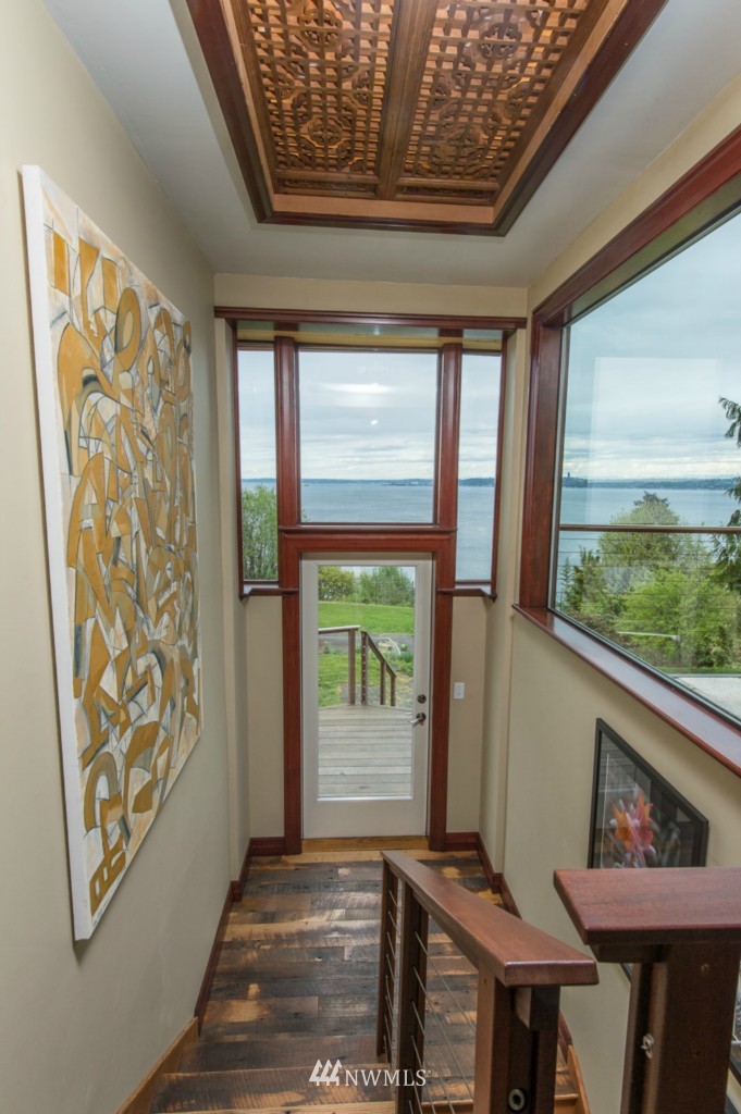 10530 Southwest Cowan Road Vashon, WA 98070 - Photo 16 of 25 Gallery Image 16