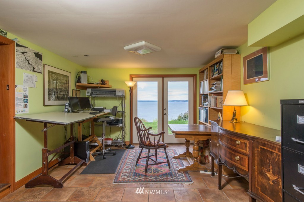 10530 Southwest Cowan Road Vashon, WA 98070 - Photo 17 of 25 Gallery Image 17