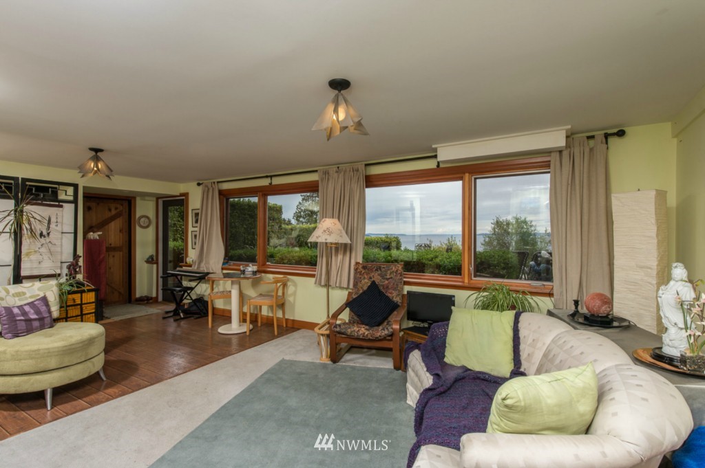 10530 Southwest Cowan Road Vashon, WA 98070 - Photo 18 of 25 Gallery Image 18