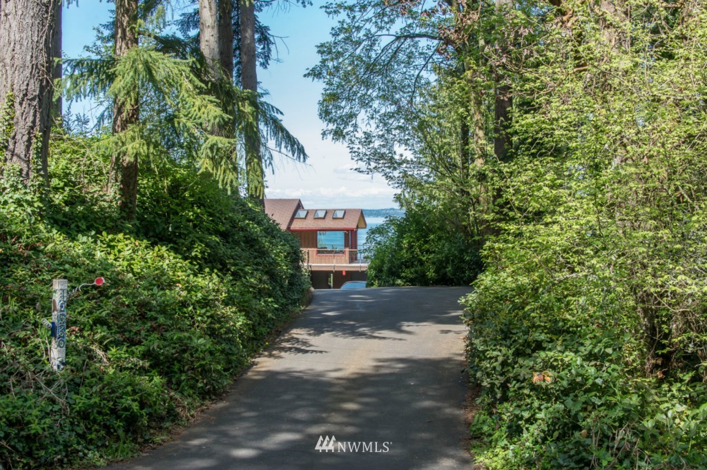 10530 Southwest Cowan Road Vashon, WA 98070 - Photo 19 of 25 Gallery Image 19