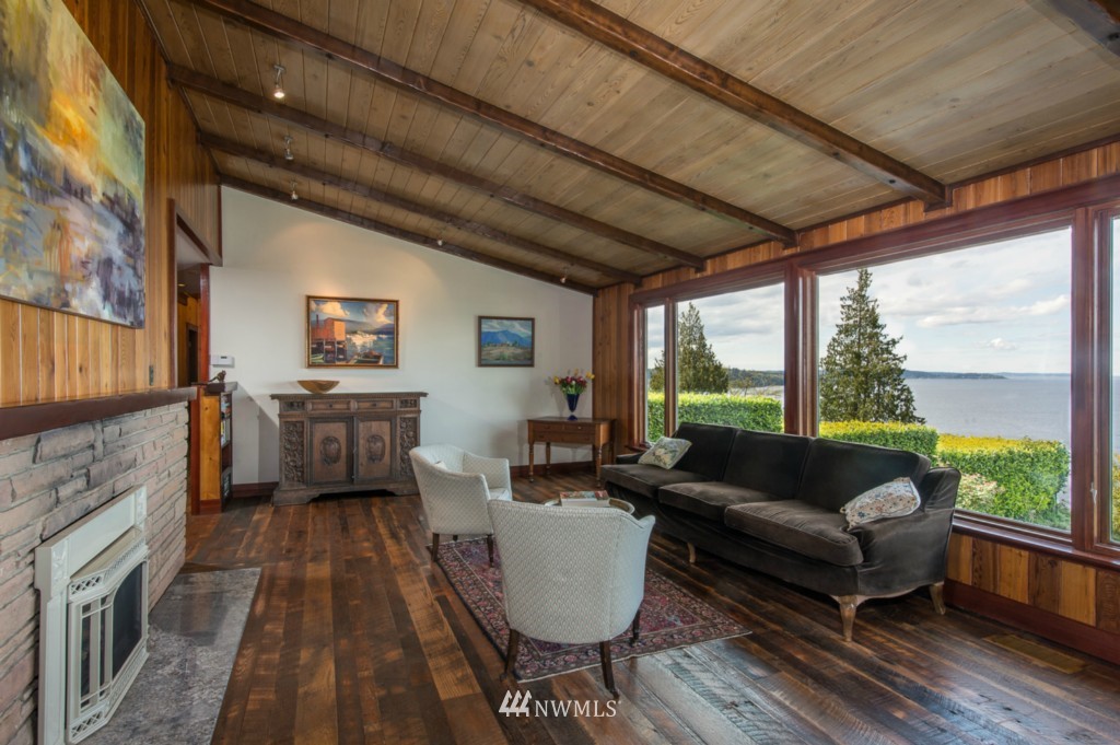10530 Southwest Cowan Road Vashon, WA 98070 - Photo 3 of 25 Gallery Image 3