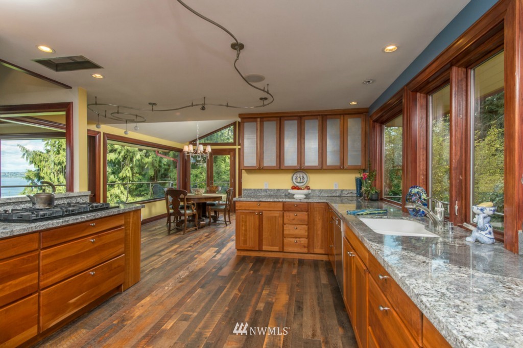10530 Southwest Cowan Road Vashon, WA 98070 - Photo 5 of 25 Gallery Image 5