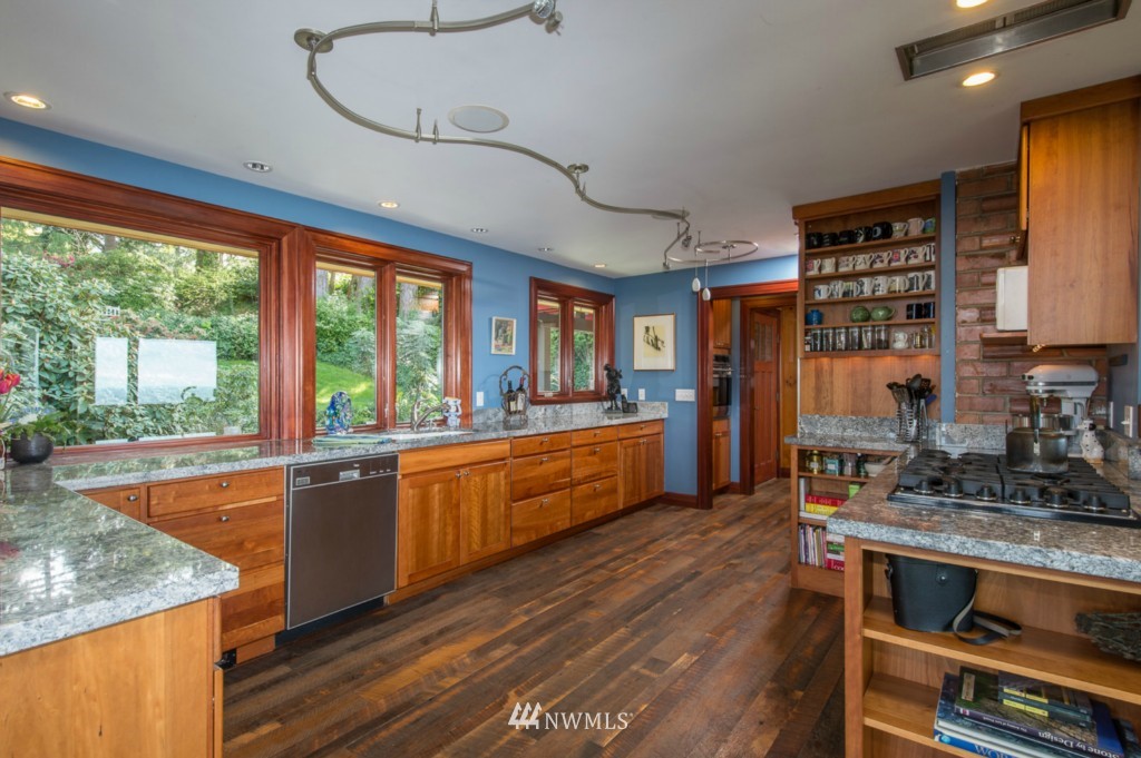 10530 Southwest Cowan Road Vashon, WA 98070 - Photo 6 of 25 Gallery Image 6