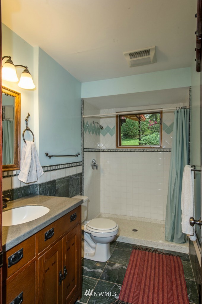 10530 Southwest Cowan Road Vashon, WA 98070 - Photo 9 of 25 Gallery Image 9