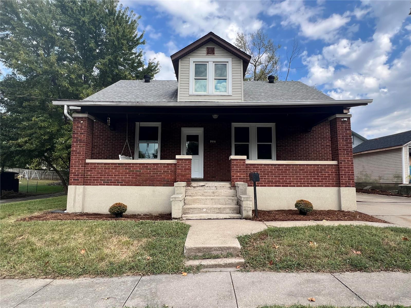 206 North Library Street Waterloo, IL 62298 - Photo 1 of 37
