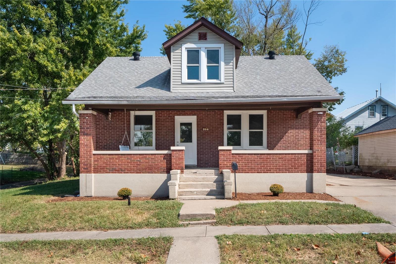 206 North Library Street Waterloo, IL 62298 - Photo 2 of 37