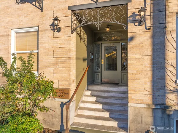 $265,000 | 1726 15th Avenue, Unit 14, Seattle, WA 98122