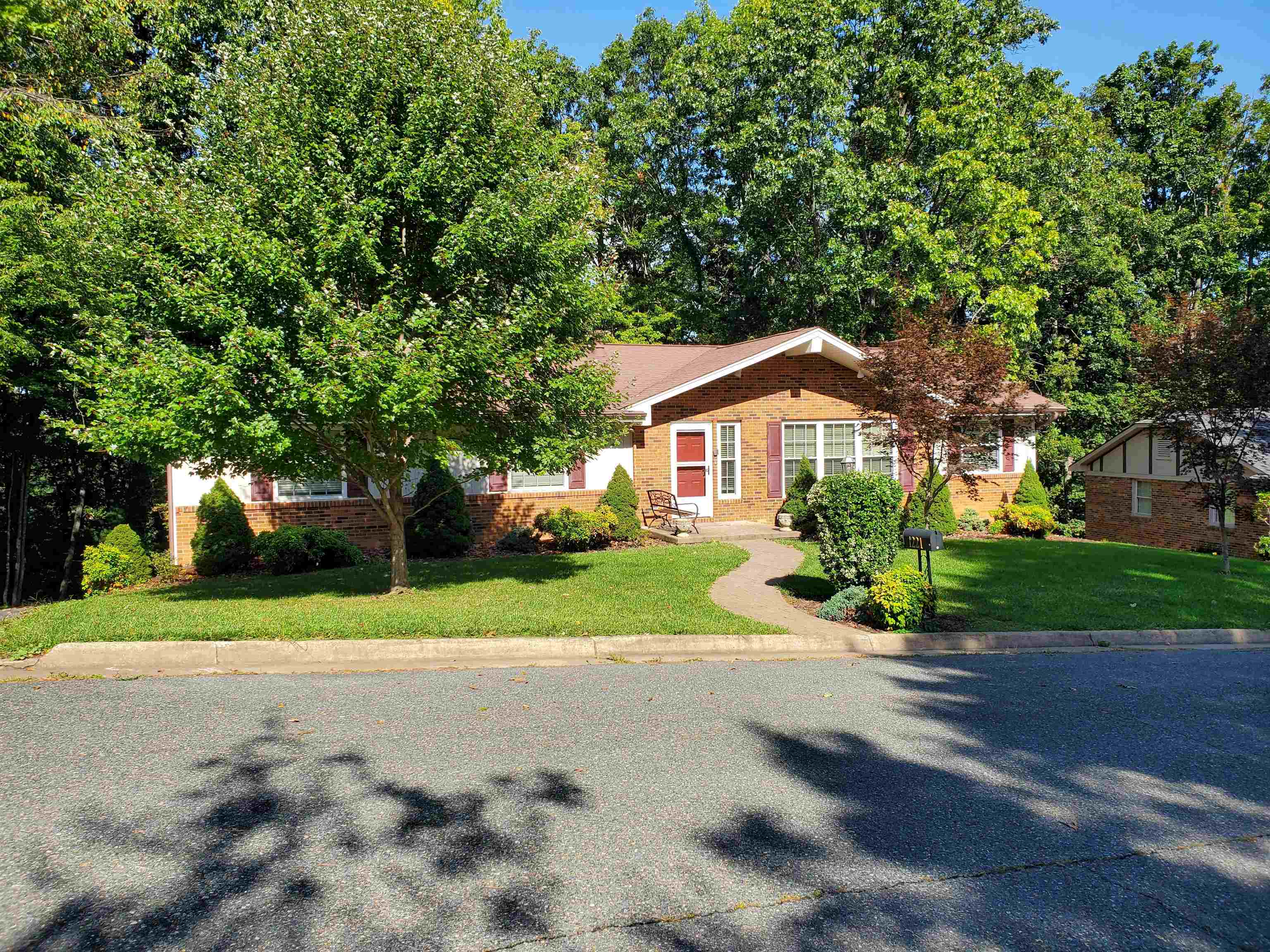 1221 Pinehurst Road Staunton, VA 24401 - Photo 3 of 39 Gallery Image 3