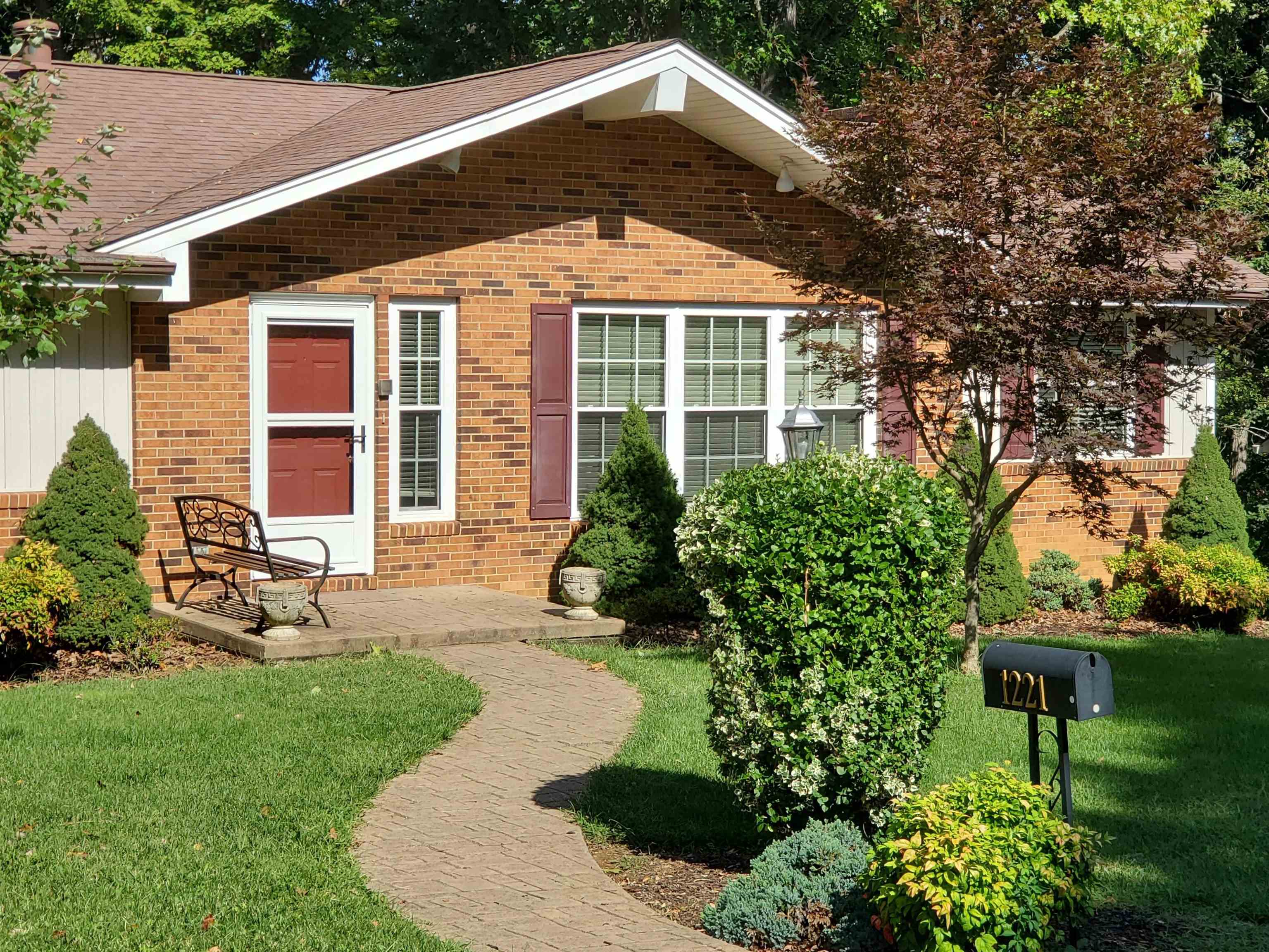1221 Pinehurst Road Staunton, VA 24401 - Photo 4 of 39 Gallery Image 4