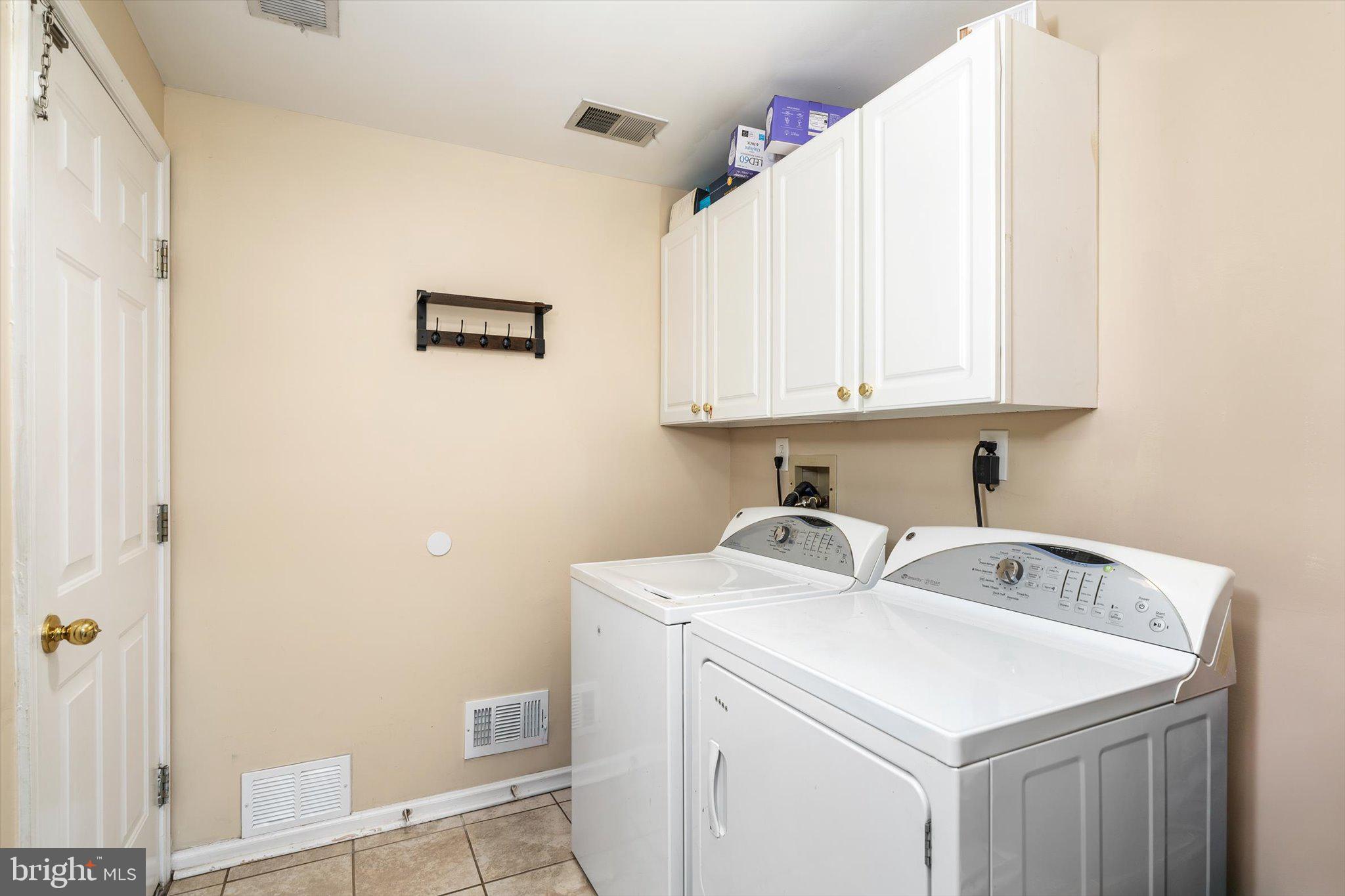 410 Denow Road Pennington, NJ 08534 - Photo 17 of 29 a utility room with dryer and washer
