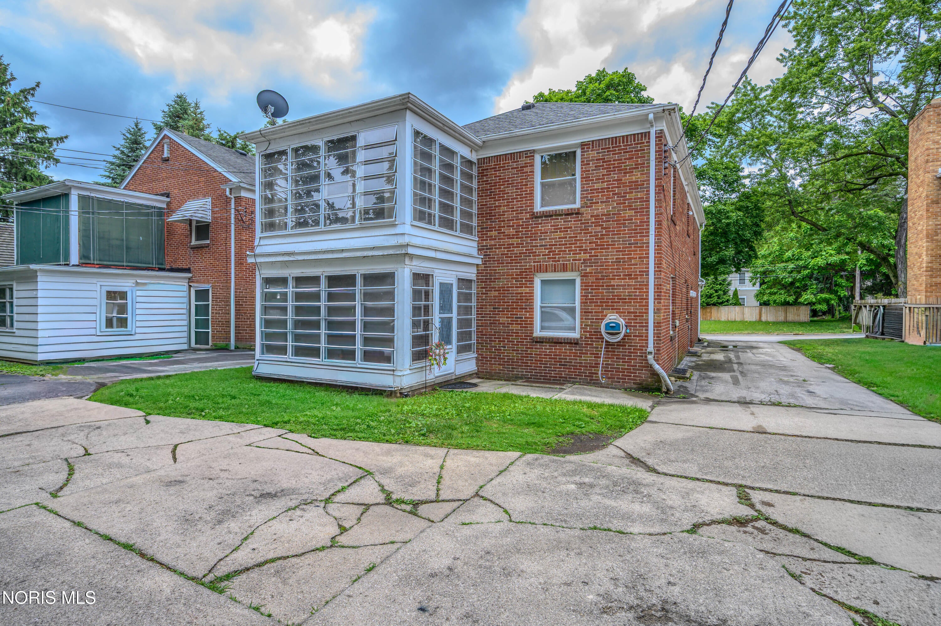2128 Secor Road Toledo, OH 43606 - Photo 4 of 22 Gallery Image 4