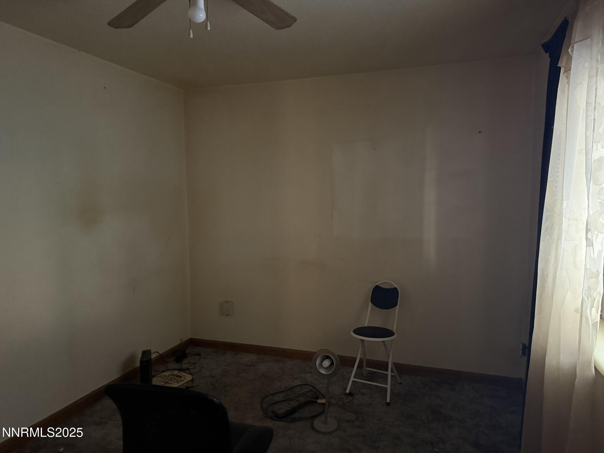 502 Prebble Street Winnemucca, NV 89445 - Photo 10 of 13 a bathroom with a window