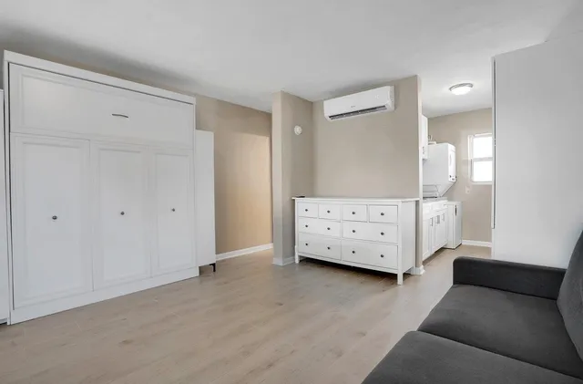 a view of livingroom with furniture