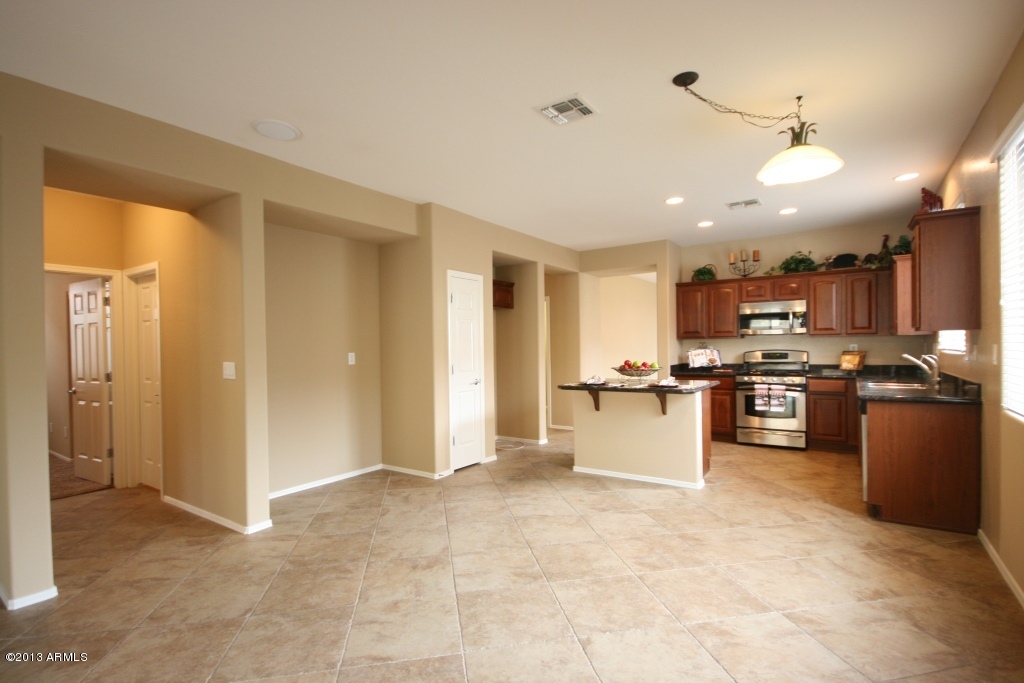 38217 North Raleigh Way Phoenix, AZ 85086 - Photo 5 of 33 Family Breakfast and Kitchen