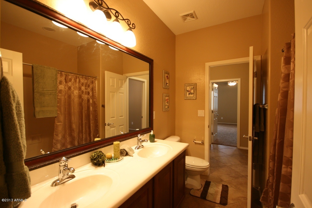 38217 North Raleigh Way Phoenix, AZ 85086 - Photo 9 of 33 Bathroom 2 2