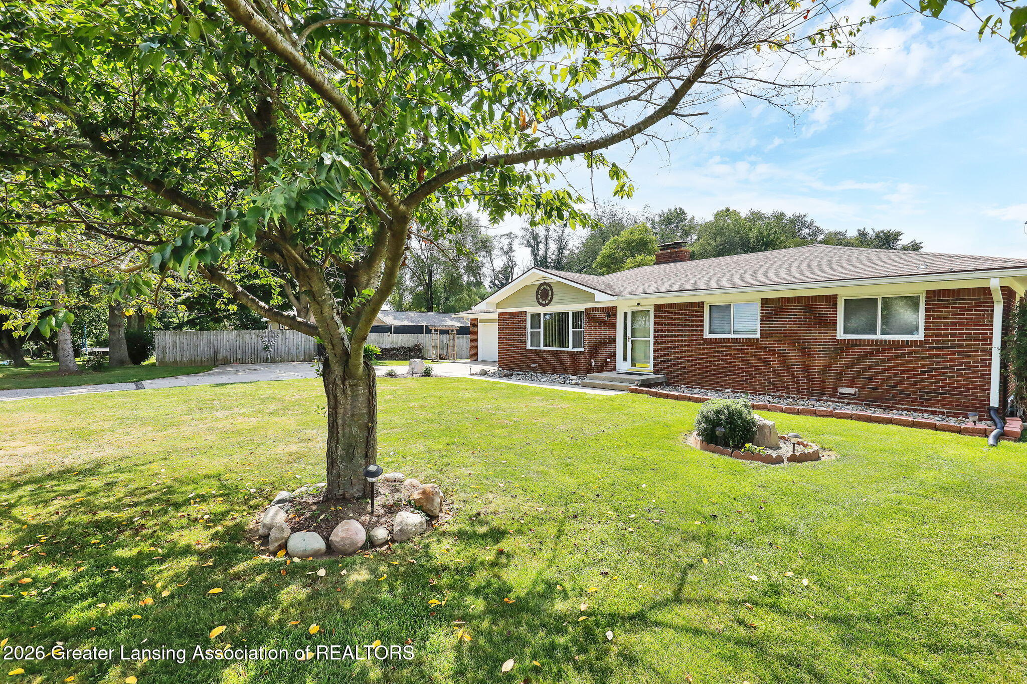 156 South Michigan Road Eaton Rapids, MI 48827 - Photo 2 of 32 3-web-or-mls-_I3A0271