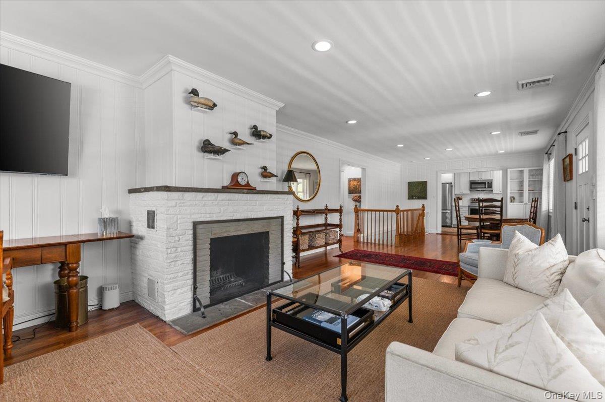 11 Portland Place Cold Spring Harbor, NY 11724 - Photo 7 of 36 Gallery Image 7