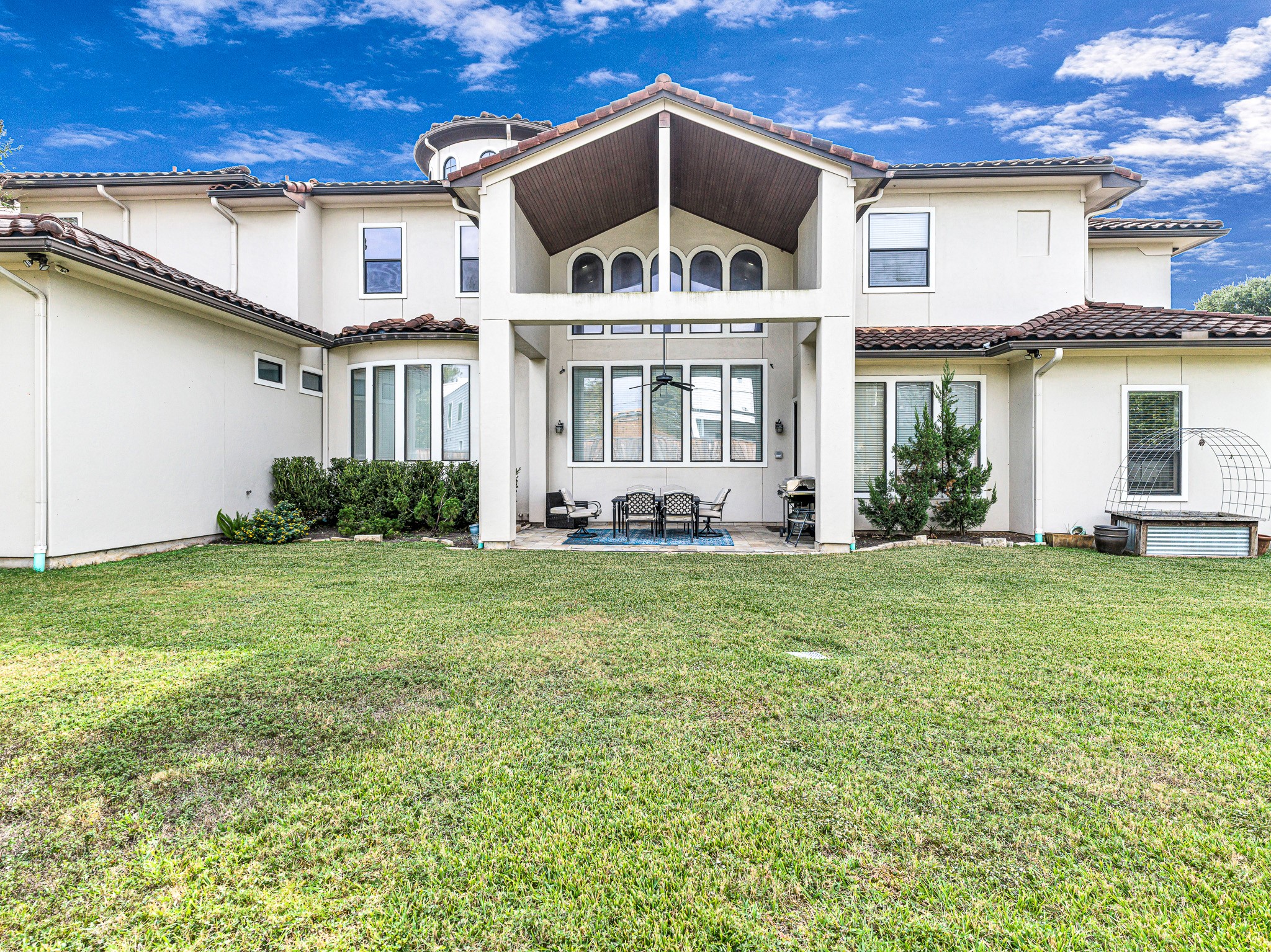 4614 Inker Street Houston, TX 77007 - Photo 35 of 36 Backyard large enough for a pool or playground, with a covered patio ideal for outdoor dining and entertaining.