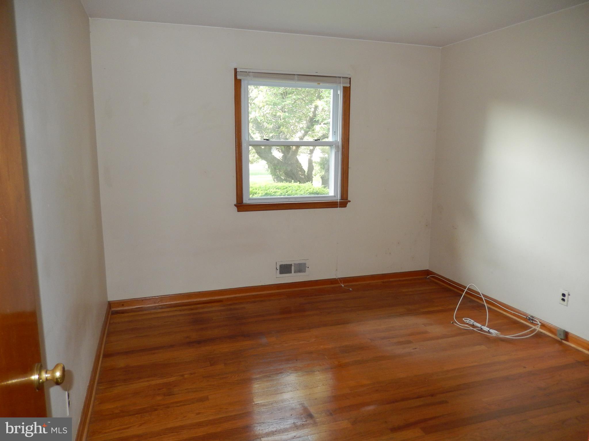 537 Hawthorne Road Linthicum Heights, MD 21090 - Photo 13 of 16 Bedroom